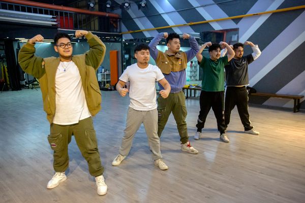 'Plus-Size' Boy Band in China Seeks to Inspire Fans