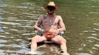 Orville Peck’s Viral Manspreading Selfie Ignites Social